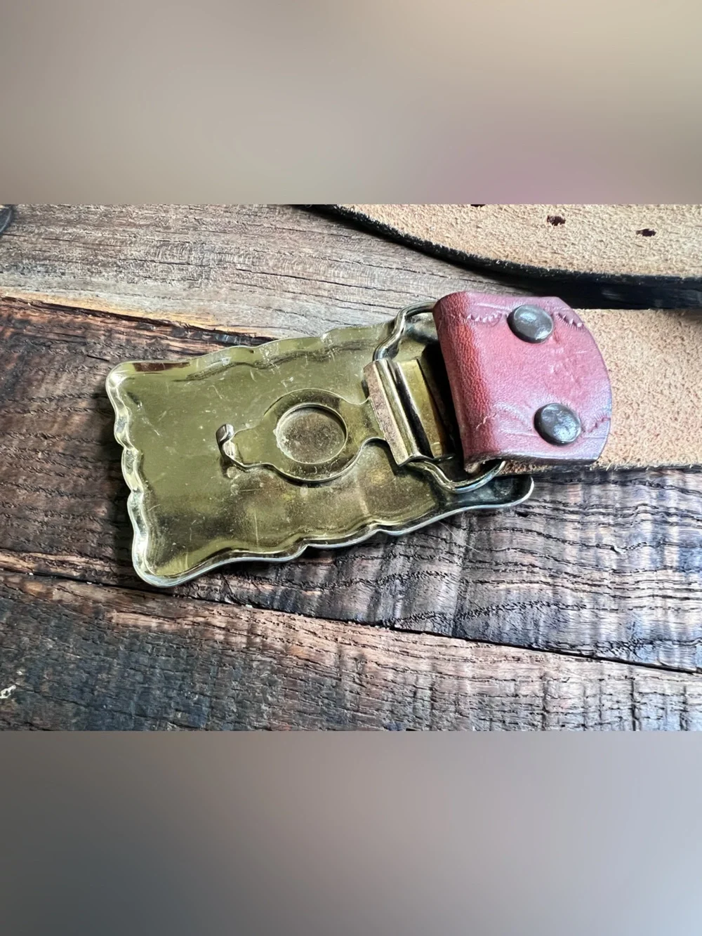 Men’s leather belt with “Southern Railway Serves the South” belt buckle.
